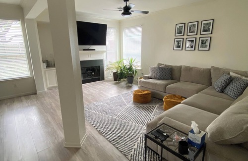 Barker House | Relaxing Modern Minimalist Space in Houston