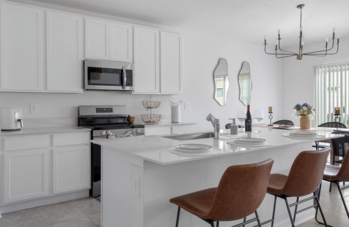 Winter Haven House | Relaxing Oasis - 4 bar, Alaskan King Bed, Grill & Games