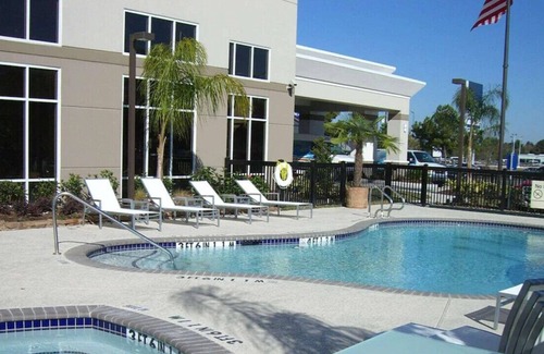 Houston House | Relaxing Oasis for a Family W/ Free Breakfast