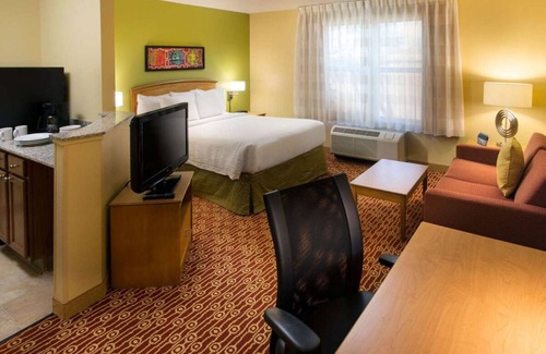 Shea Business Park Hotel | Relaxing Pet-Friendly Property in Scottsdale, With Kitchen and Pool!