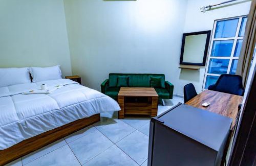 Jumeira 3 House | Relaxing Private Rooms in Compound Housing near Burj Alarab Villa 124