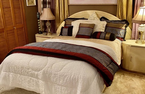 Teaneck House | Relaxing quiet room close to New York City