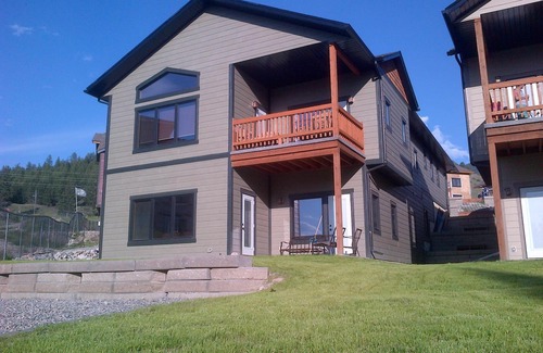 East Kootenay House | Relaxing Radium Home ~ Relax In our New Hot Tub!
