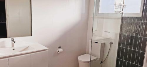 Rockingham Apartment | Relaxing Retreat Near Penguin Island - Hosted by Canstay