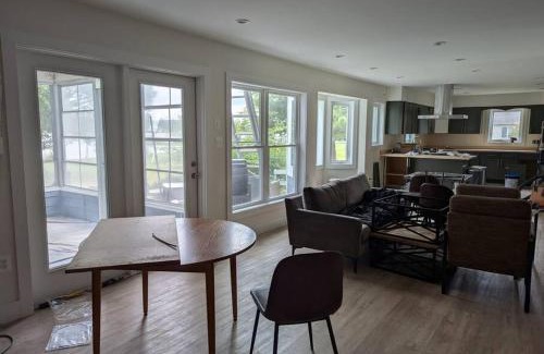 Cambridge House | Relaxing Retreat on the Hudson