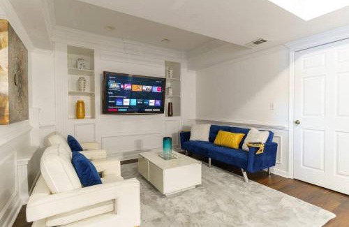Lithonia House | Relaxing Retreat with 55-Inch TV and Lake Views