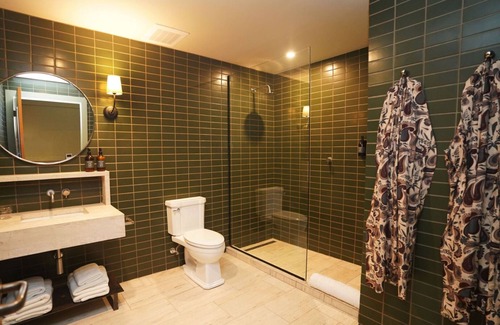 Fredericksburg Hotel | Relaxing Room Perfect for Romantic Couple Stay | Main Street at Your Doorstep