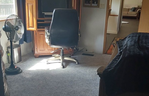 Springerville House | Relaxing simple 2 bedroom 2 bathroom split wing home, your home away from home.