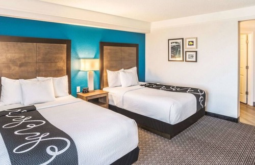 Ahwatukee Foothills House | Relaxing Stay! 4 Convenient Units, Free Breakfast, Pool, Pets Allowed