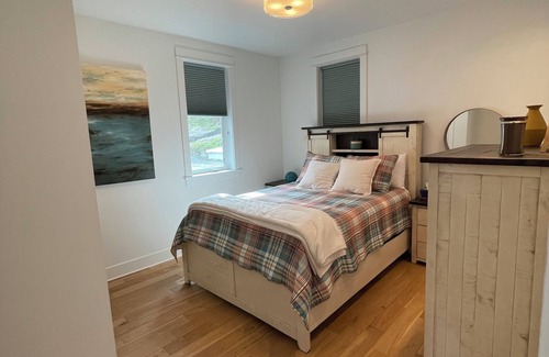 Sooke House | Relaxing stay on the Ocean with private cove beach access, hot tub & fireplace.
