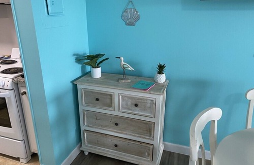 El Centro Beach Condo | Relaxing Studio short walk to beach! Free round of Golf & Activities Daily!