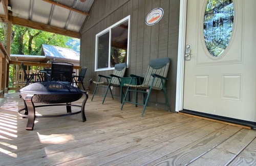Elizabethton Cabin | Relaxing waterfront cabin with a loft!