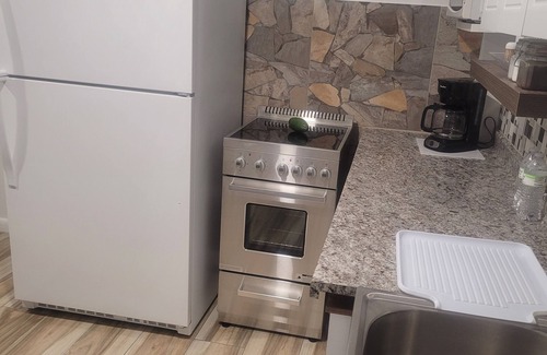 West Little Havana Cottage | Reliable Heart In Miami's Heart 3 minutes from Miami International Airport