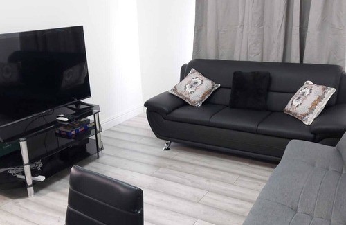 Alibon House | Remaj Service Accommodation, Sleep 7