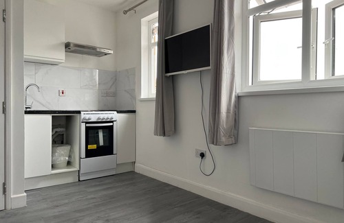 Cranbrook Apartment | Remarkable 1-bed Studio Apartment in Redbridge