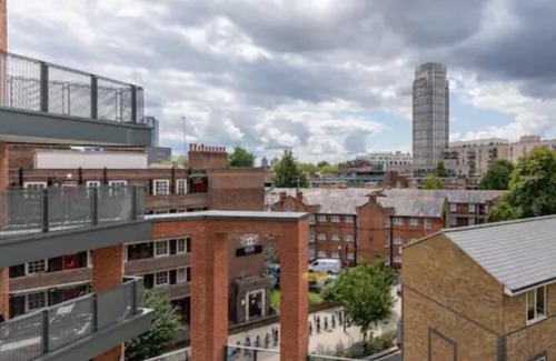 London Borough of Bexley Apartment | Remarkable 3-Bed Apartment in London