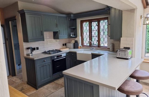 Caerleon House | Remarkable 4-bed Cottage in Cearleon