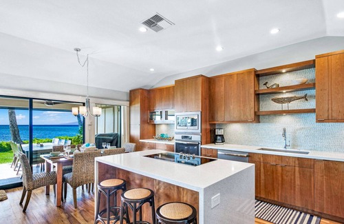 Downtown Lahaina House | Remarkable Oceanfront Living Awesome Location