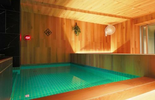 Shinbashi Hotel | Rembrandt Cabin & Spa Shimbashi - Caters to Men