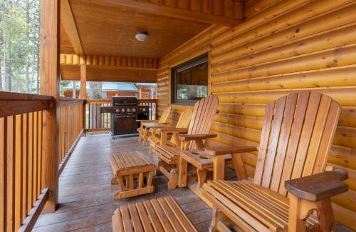 Island Park House | Remington Reload by KABINO Hot Tub FirePit Roku Big Yard Driveway Grill WiFi Trails