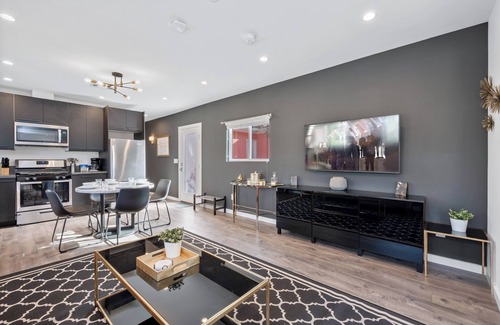 Hollywood Hotel | Remodeled 2BDR in Heart of Hollywood w/Courtyard | Art Deco by AvantStay