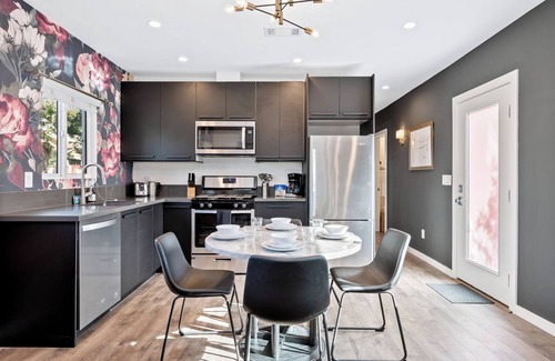 Hollywood Hotel | Remodeled 2BDR in Heart of Hollywood w/Courtyard | Art Deco by AvantStay