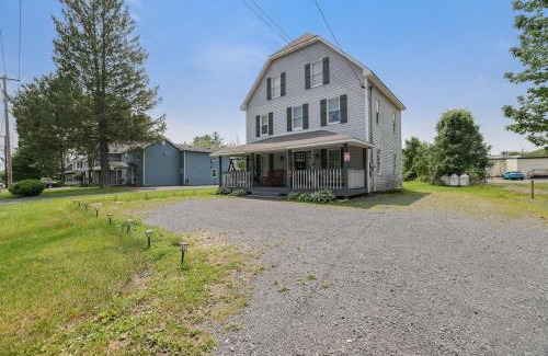 Tannersville House | Remodeled 4BR w Yard, Fire Pit, Near Camelback