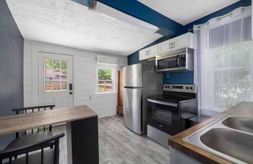 Bristol Apartment | Remodeled Apartment Blocks from Downtown Bristol