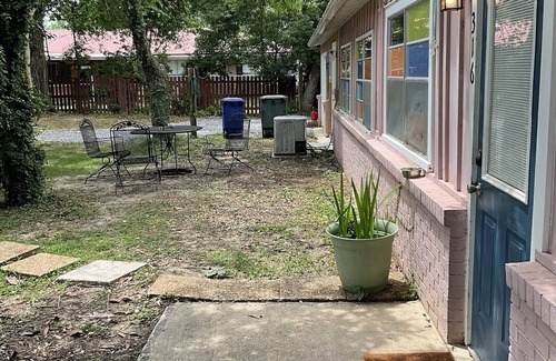 Foley Cottage | remodeled cottage close to downtown and park 7 miles two beach