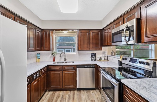 Saginaw House | Remodeled house 3BR/2BA Sleeps 10, self-check in