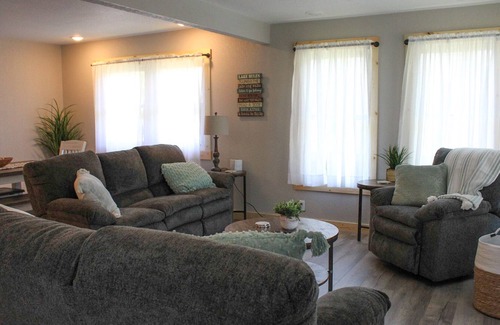 Brimfield Cottage | Remodeled Lake cottage with access to 4 lakes