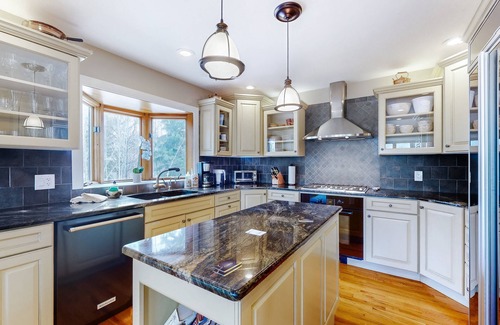 Vail House | Remodeled mountain home w/game room, hot tub, fireplace-Dogs ok