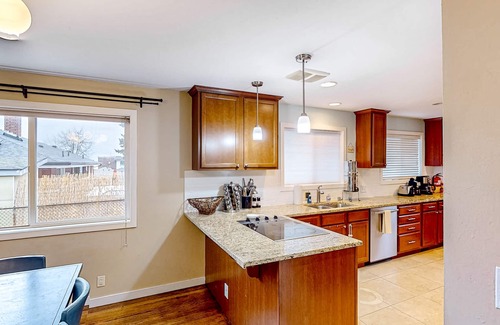 Broadview House | Remodeled mountain-view home with deck, streaming, wonderful backyard, patio, AC