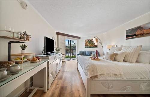 Hanamaulu Resort | Remodeled unit 4 Star Beachfront Resort-Steps to Beach,Pools,Jacuzzi,Restaurants