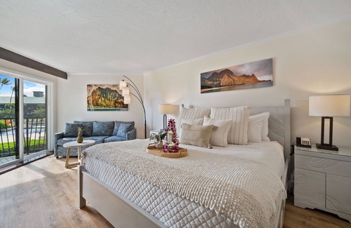Hanamaulu Resort | Remodeled unit 4 Star Beachfront Resort-Steps to Beach,Pools,Jacuzzi,Restaurants