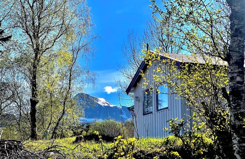 Gildeskal Cottage | Remote & Charming Island Getaway in a Norwegian Cottage w/Boat & hidden Beaches