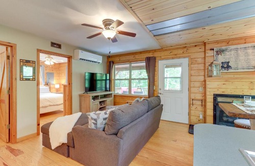 Unaka House | Remote Escape Murphy Cozy Cabin in the Woods