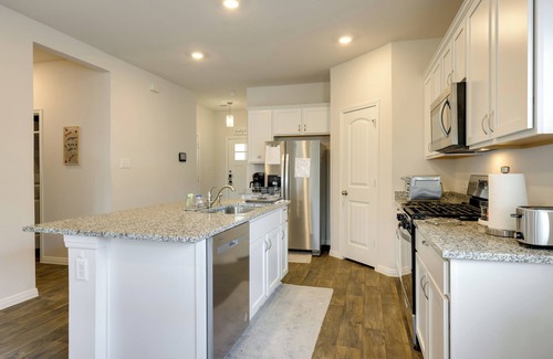 Kyle House | Remote Working Hub w/Yard in South Austin Suburbs