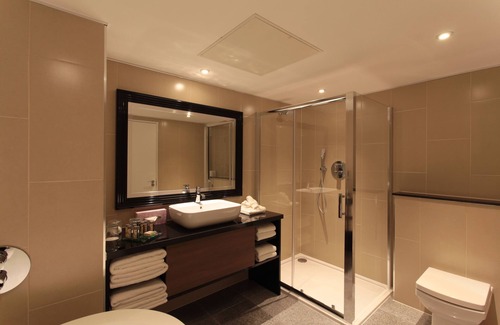 Heathrow Villages Hotel | Renaissance London Heathrow Hotel