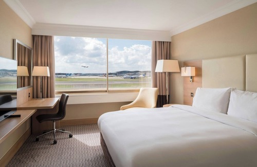 Heathrow Villages Hotel | Renaissance London Heathrow Hotel