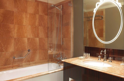 Porte-Dauphine Hotel | Renaissance Paris Nobel Tour Eiffel Hotel