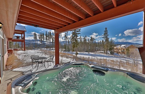 Rendezvous House | Rendezvous Discovery 3 Br 3 Bedroom Home by RedAwning