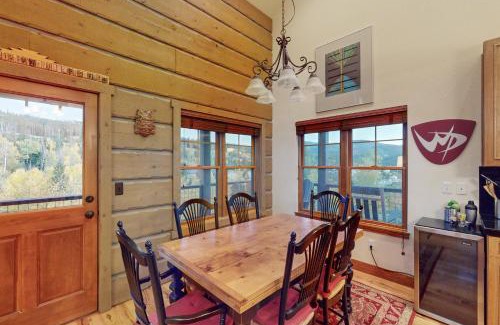 Rendezvous House | Rendezvous Royalty