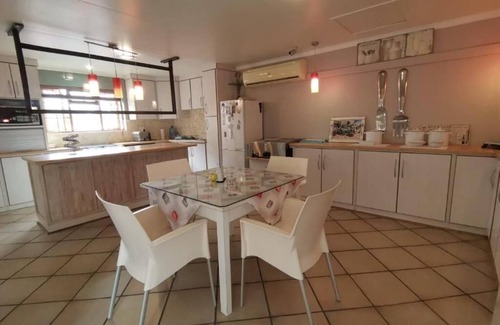 Douglas Hotel | Rene's Guest House