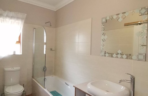 Douglas Hotel | Rene's Guest House