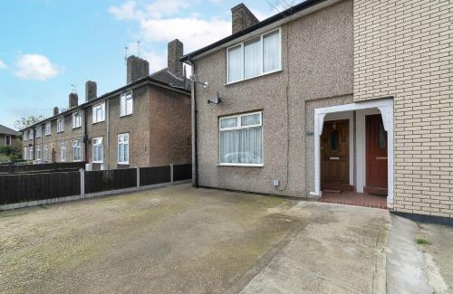 Mayesbrook House | Renee's Place, 9 Guests, 10 mins walk to Becontree Station, Free Parking