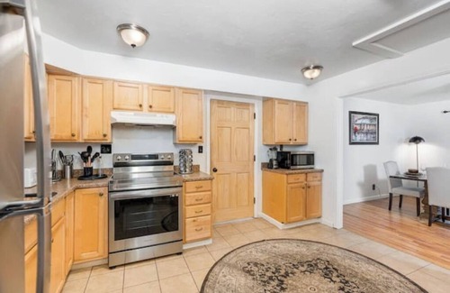 Reno House | Reno: Yoga+Yard+Driveway+4beds sleeps 6
