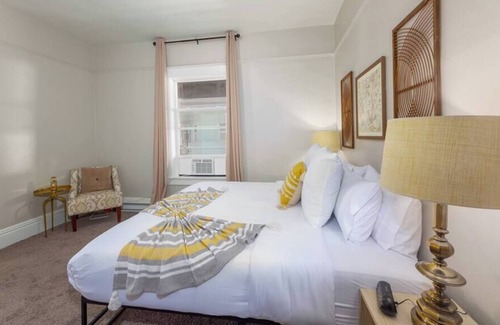West Central Apartment | Renovated 1 Bed, 1 Bath, KING BED! Near Downtown!