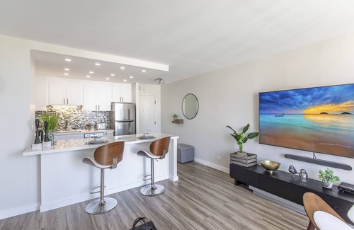 McCully - Moiliili Condo | Renovated 1 Bedroom W/Stunning Views, Parking, & Central Air