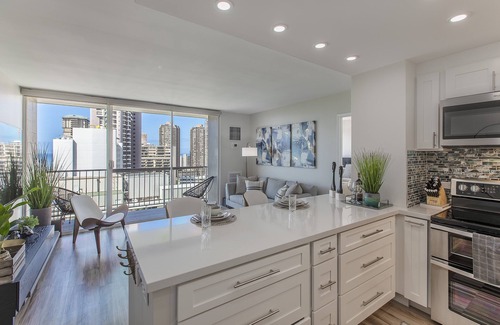 McCully - Moiliili Condo | Renovated 1 Bedroom W/Stunning Views, Parking, & Central Air